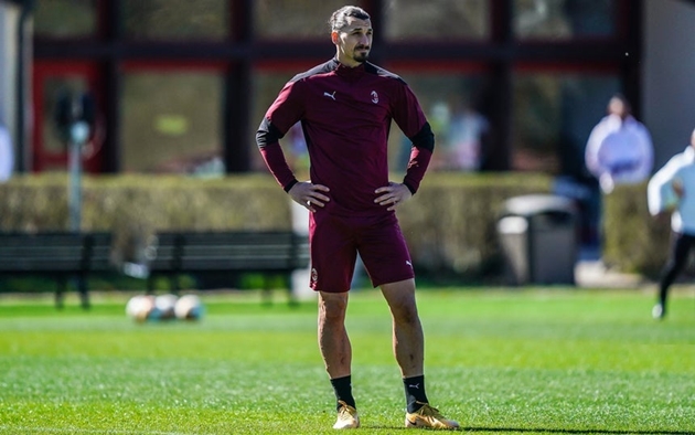 Zlatan Ibrahimovic cũng cảm thấy rất hài lòng. Có thể thấy, tâm trạng của các cầu thủ AC Milan đang rất thoải mái và họ sẵn sàng tiễn Manchester United rời khỏi Europa League.