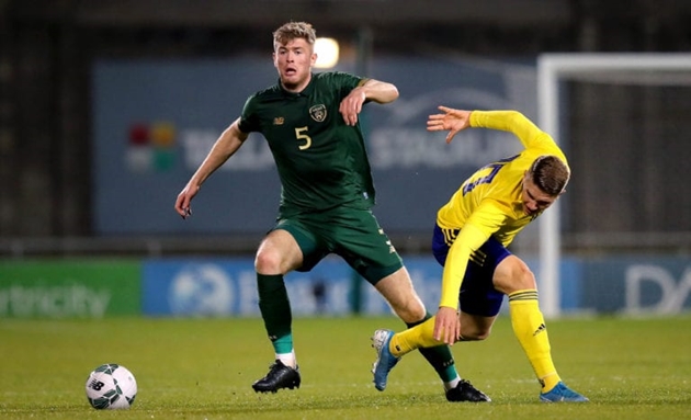 Nathan Collins đang được Manchester United quan tâm.