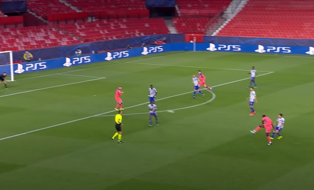 Tình huống diễn ra ở phút 59 chính là minh chứng cho màn trình diễn quá tệ của Kai Havertz. Cú sút xa đầy bất ngờ của Antonio Rudiger đã khiến Agustin Marchesin không thể bắt dính bóng.