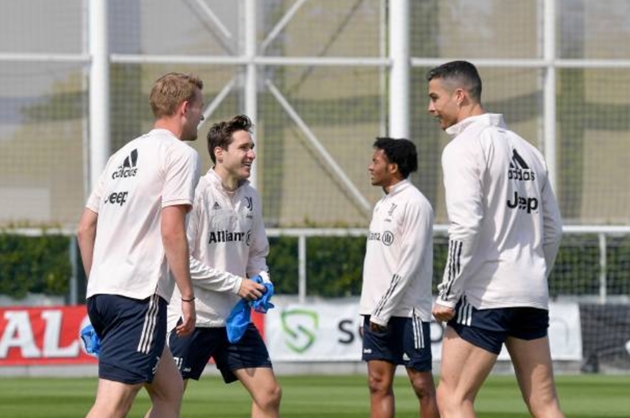Bên cạnh đó, nụ cười của Cristiano Ronaldo cũng giúp cho bầu không khí tại Continassa trở nên vui vẻ hơn.