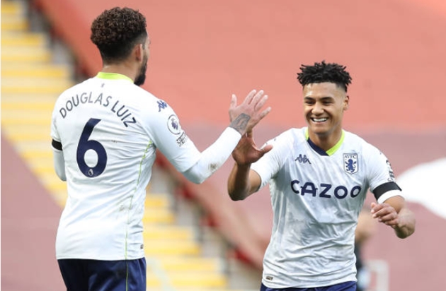 Ollie Watkins mở tỷ số cho Aston Villa.