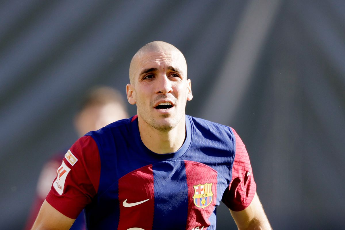 Ảnh bài viết Chiếc áo số 5 quá rộng mà Busquets để lại Camp Nou