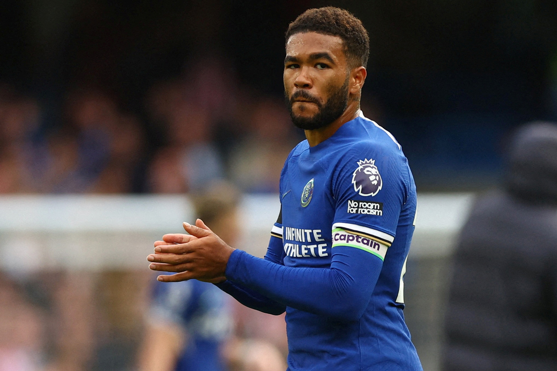 James đã phẫu thuật thành công.