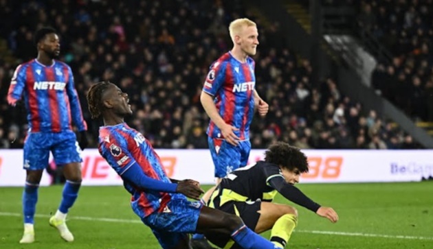 Ảnh bài viết 5 điểm nhấn Crystal Palace 2-2 Man City: Chiếc thẻ đỏ tai hại; Báo động cho 'The Citizens'