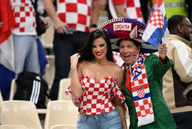 Ảnh bài viết Buồn vì Grealish, 'người hâm mộ quyến rũ nhất' vẫn không ngại khoe thân