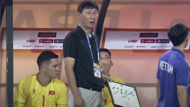 Ảnh bài viết 3 vết gợn của HLV Kim Sang-sik ở trận gặp ĐT Nga