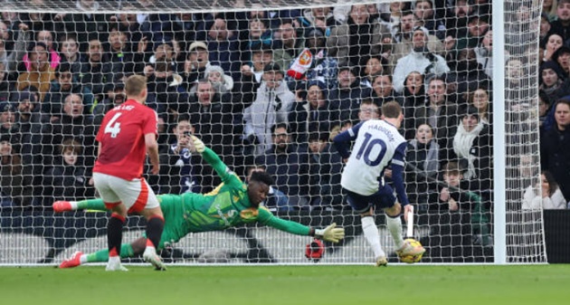 Ảnh bài viết "MU phản ứng quá chậm sau khi Onana cứu thua"