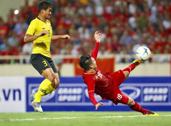 Nguyễn Quang Hải có cái chân trái rất khéo, từng gieo sầu cho Malaysia.