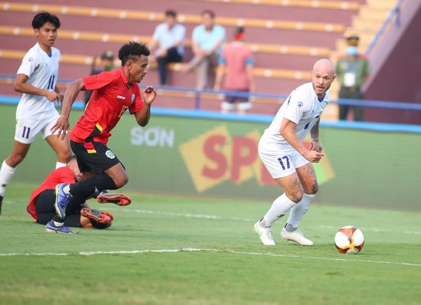 Stephan Schrock là nhạc trưởng của U23 Philippines.
