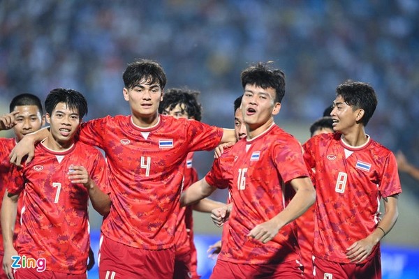 U23 Thái Lan thể hiện bản lĩnh với 3 bàn thắng dẫn trước U23 Campuchia trong hiệp 1. Ảnh: Việt Linh.