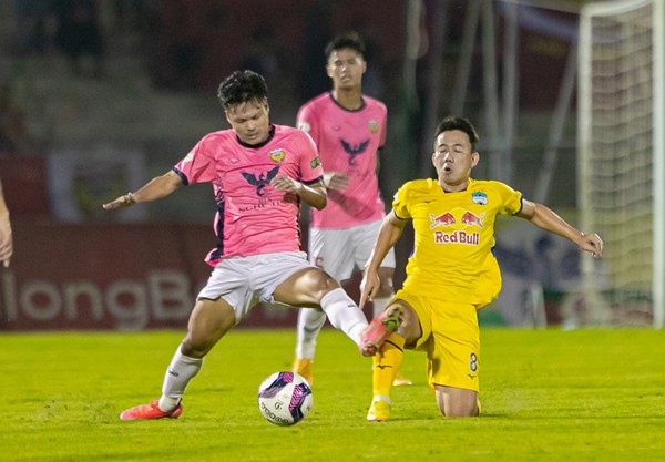 HAGL chia điểm trên sân Hồng Lĩnh Hà Tĩnh. Ảnh: VPF.