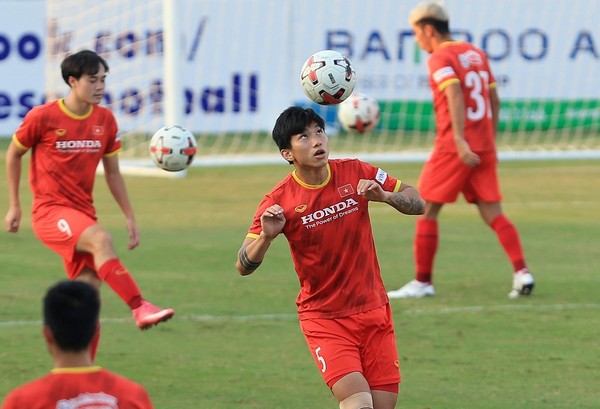 Ảnh bài viết Văn Hậu chốt bến đỗ mới; Thái Lan mang đội hình chắp vá dự AFF Cup