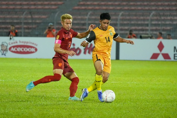 Theerathon Bunmathan có trận đấu xuất sắc trước ĐT Brunei. Ảnh: AFF.