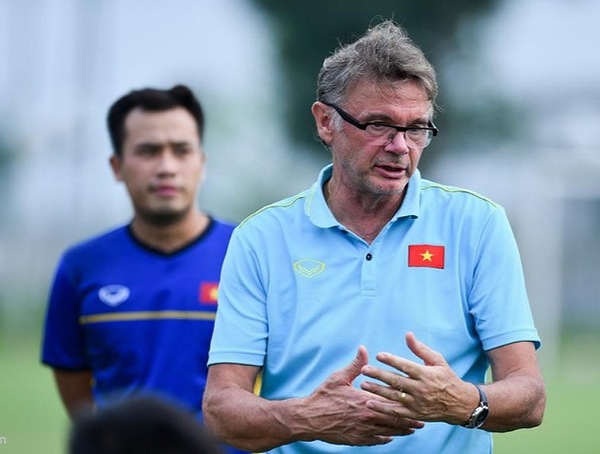 Ảnh bài viết Nhìn Thái Lan, bóng đá Việt Nam sẽ thành công khi tin tưởng HLV Troussier 