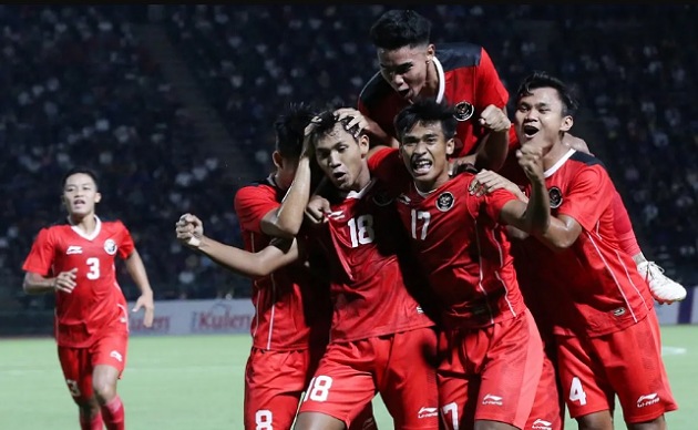 Bạo lực khiến niềm vui của bóng đá Indonesia không thật trọn vẹn.
