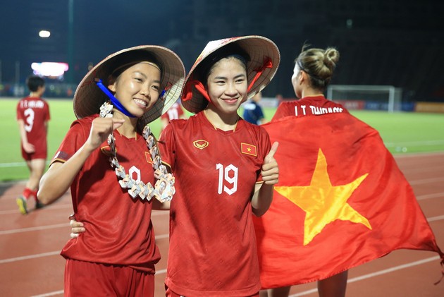 Huỳnh Như và Thanh Nhã được FIFA khen ngợi. Ảnh: Vietnamnet.