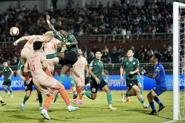 Ảnh bài viết CAHN dội mưa gôn trước TP.HCM; HLV Lê Huỳnh Đức giúp Bình Dương giành điểm