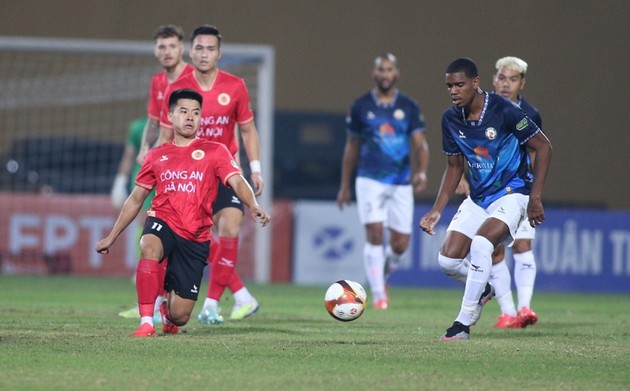 Ảnh bài viết CAHN suýt thua tại Hàng Đẫy; Viettel mất điểm ngày vắng Hoàng Đức