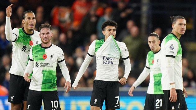 Luis Diaz ghi bàn cho Liverpool trước Luton Town.
