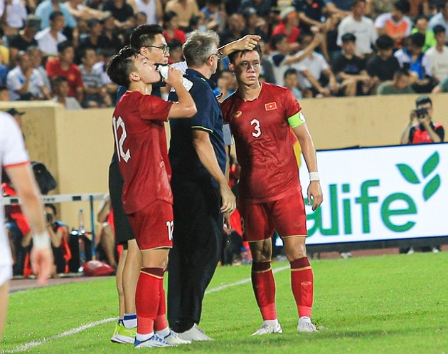 Ảnh bài viết 'Bão" chấn thương càn quét, HLV Troussier có méo mặt?