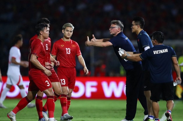 Ảnh bài viết HLV Troussier được ví với Sir Alex; ĐT Việt Nam chốt danh sách dự Asian Cup
