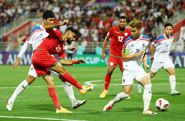 Ảnh bài viết Điểm nhấn Thái Lan vs Oman: Chiến đấu ngoan cường; Tấm vé đi tiếp