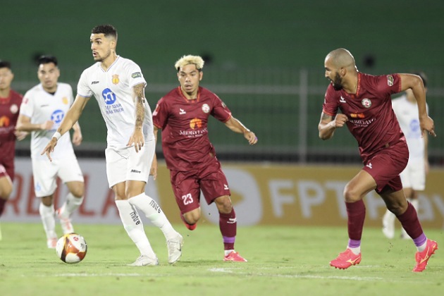 Ảnh bài viết Phơi áo tại Quy Nhơn, Nam Định run rẩy giữ ngôi đầu