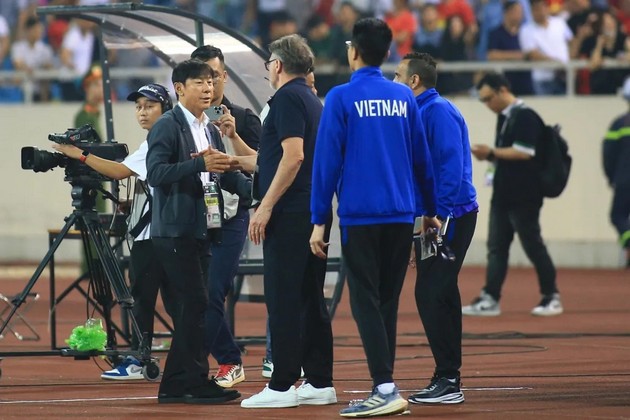 Ảnh bài viết 'Ông Troussier phá nát di sản của thầy Park'; 'Thế hệ vàng của Việt Nam sắp tàn lụi'