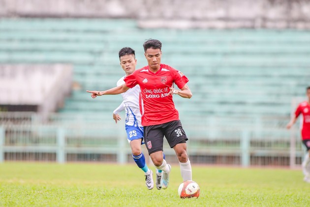 Long An giành 3 điểm trước Huế tại vòng 13 giải Hạng Nhất 2023/2024. Ảnh: Đặng Văn Tý.