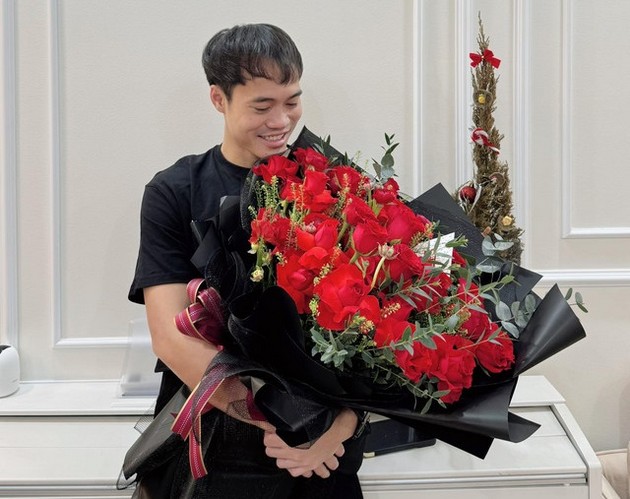 Ảnh bài viết Văn Toàn khoe có người yêu; Trò cưng đau đớn vì HLV Troussier bị tẩy chay