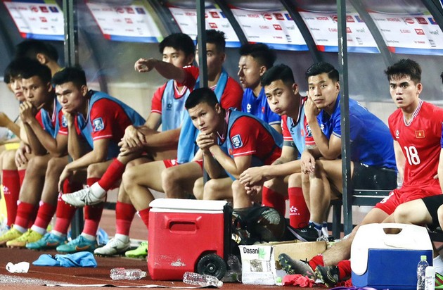 Ảnh bài viết Nhìn Quang Hải, Văn Thanh, thấy cái sai của HLV Troussier 