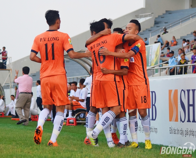 Ảnh bài viết Thua SHB Đà Nẵng, HLV Đình Hồng Vinh thừa nhận buông Cúp Quốc gia