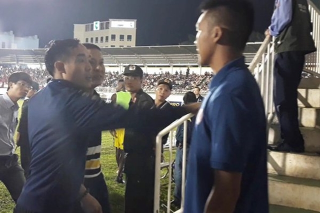 Ảnh bài viết Điểm tin bóng đá Việt Nam tối 12/05: Trọng tài bị tố chặn đánh HLV Chu Đình Nghiêm lên tiếng