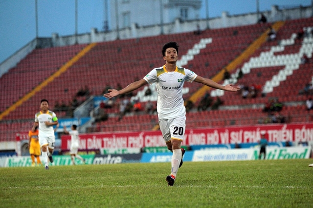 Bàn thắng của Văn Đức vào lưới Hải Phòng lọt top đẹp nhất vòng 17.