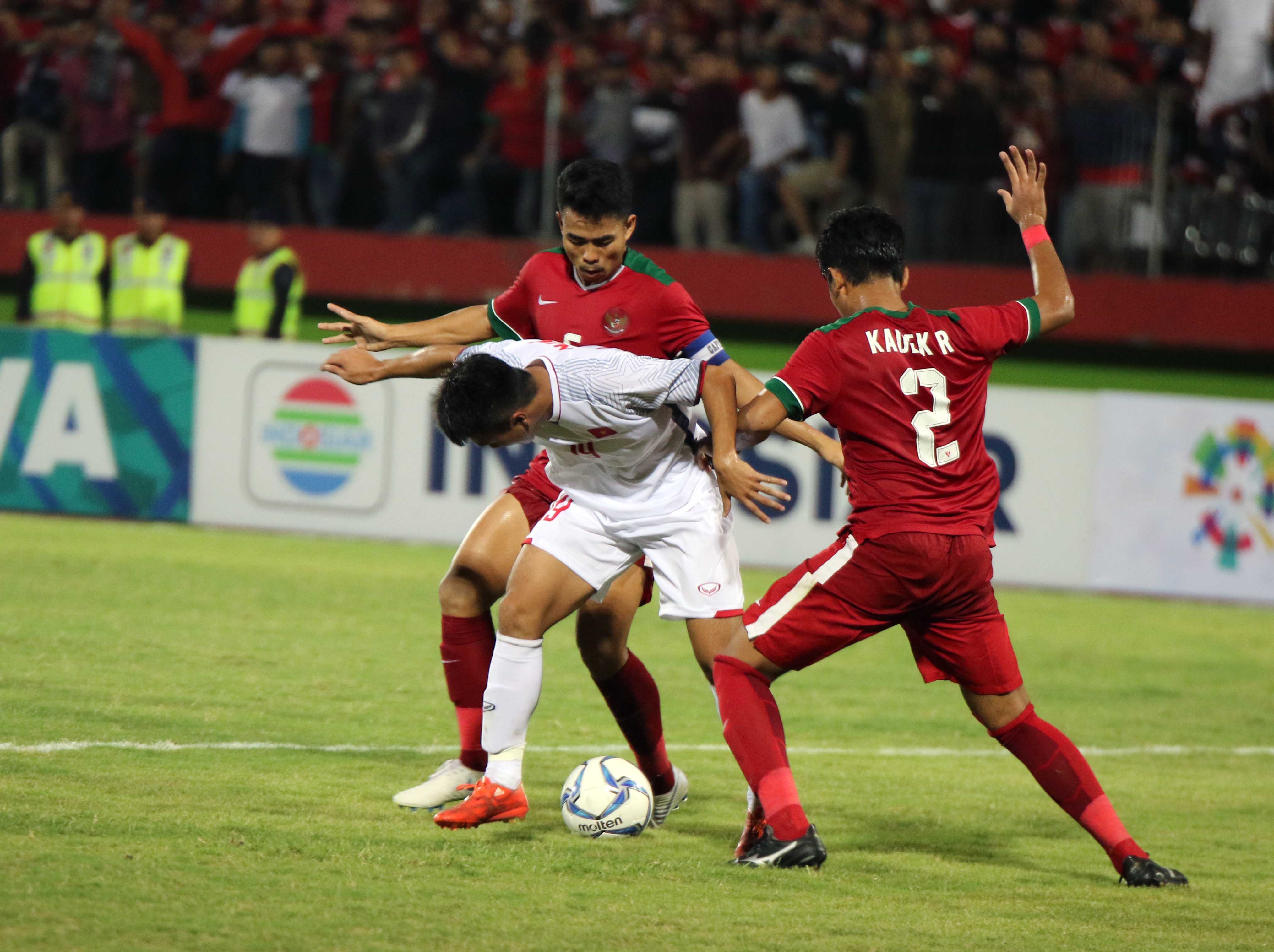 Sau U19 Indonesia, U19 Việt Nam cũng không thắng được U19 Singapore.