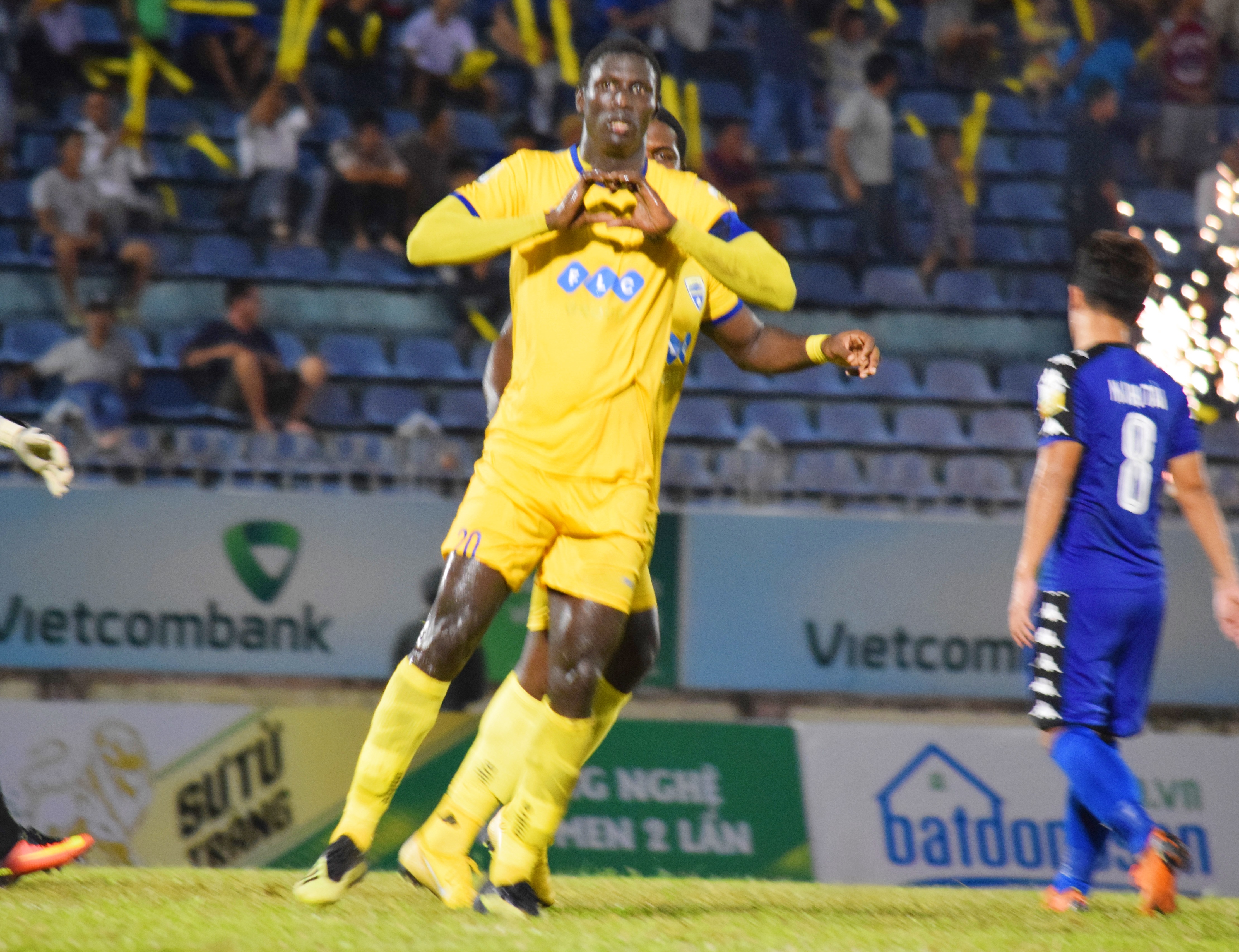 Bàn thắng của Omar không thể giúp FLC Thanh Hóa ngược dòng thành công.