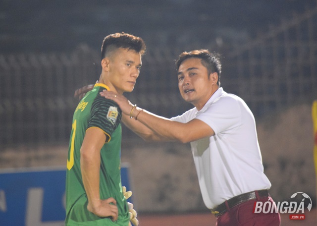 Ảnh bài viết Điểm tin bóng đá Việt Nam sáng 16/10: HLV FLC Thanh Hóa nói gì về sai lầm của Bùi Tiến Dũng?