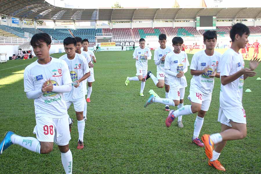 Khóa 4 HAGL JMG đang có những chiến thắng như "chẻ tre"