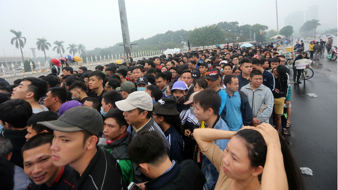 Ảnh bài viết Điểm tin bóng đá Việt Nam sáng 13/11: Báo Thái Lan gọi cảnh tượng mua vé ở Việt Nam là điên rồ