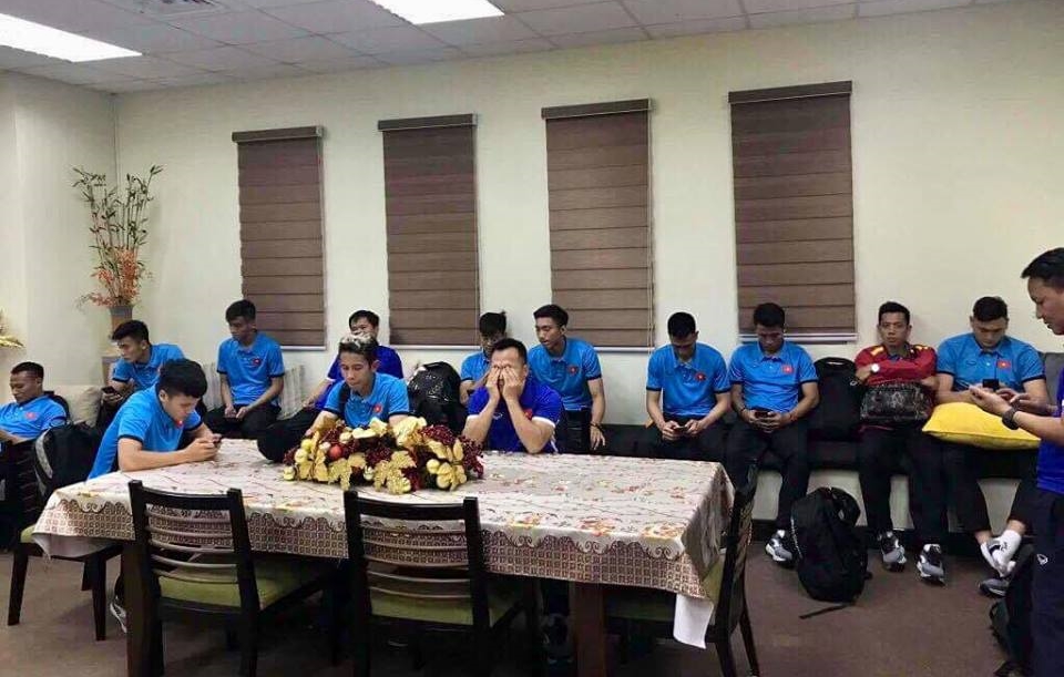 Ảnh bài viết Bay chuyên cơ riêng, ĐT Việt Nam chưa được nhập cảnh ở Bacolod