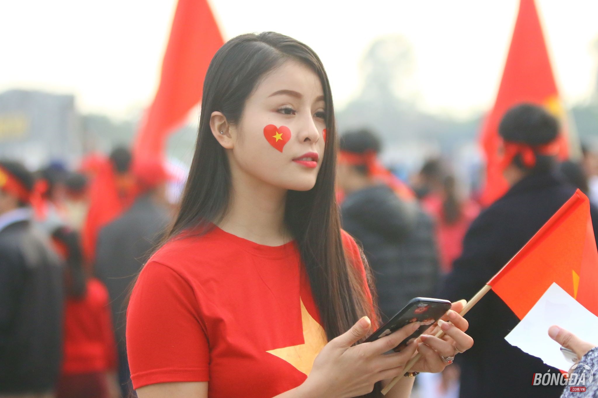 Ảnh bài viết Fan nữ đọ sắc chờ đại chiến Việt Nam vs Malaysia 