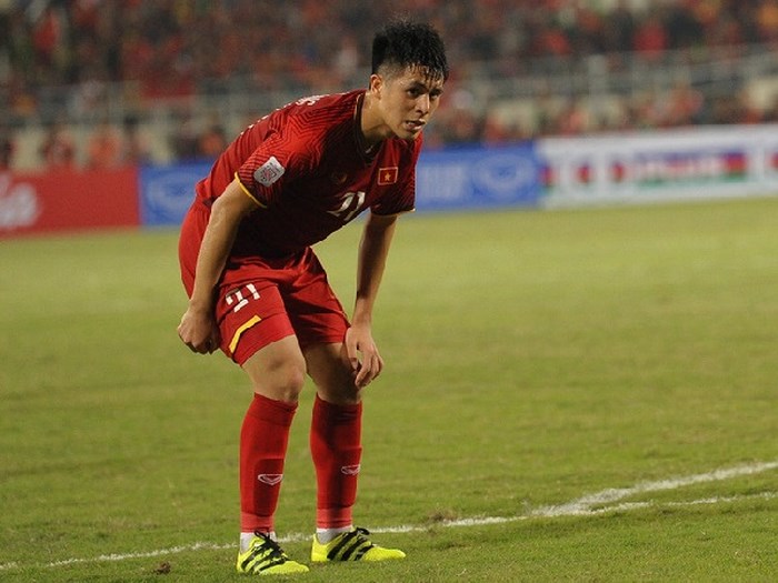 Đình Trọng đã nén đau để hoàn thành nhiệm vụ của mình tại AFF Cup 2018.