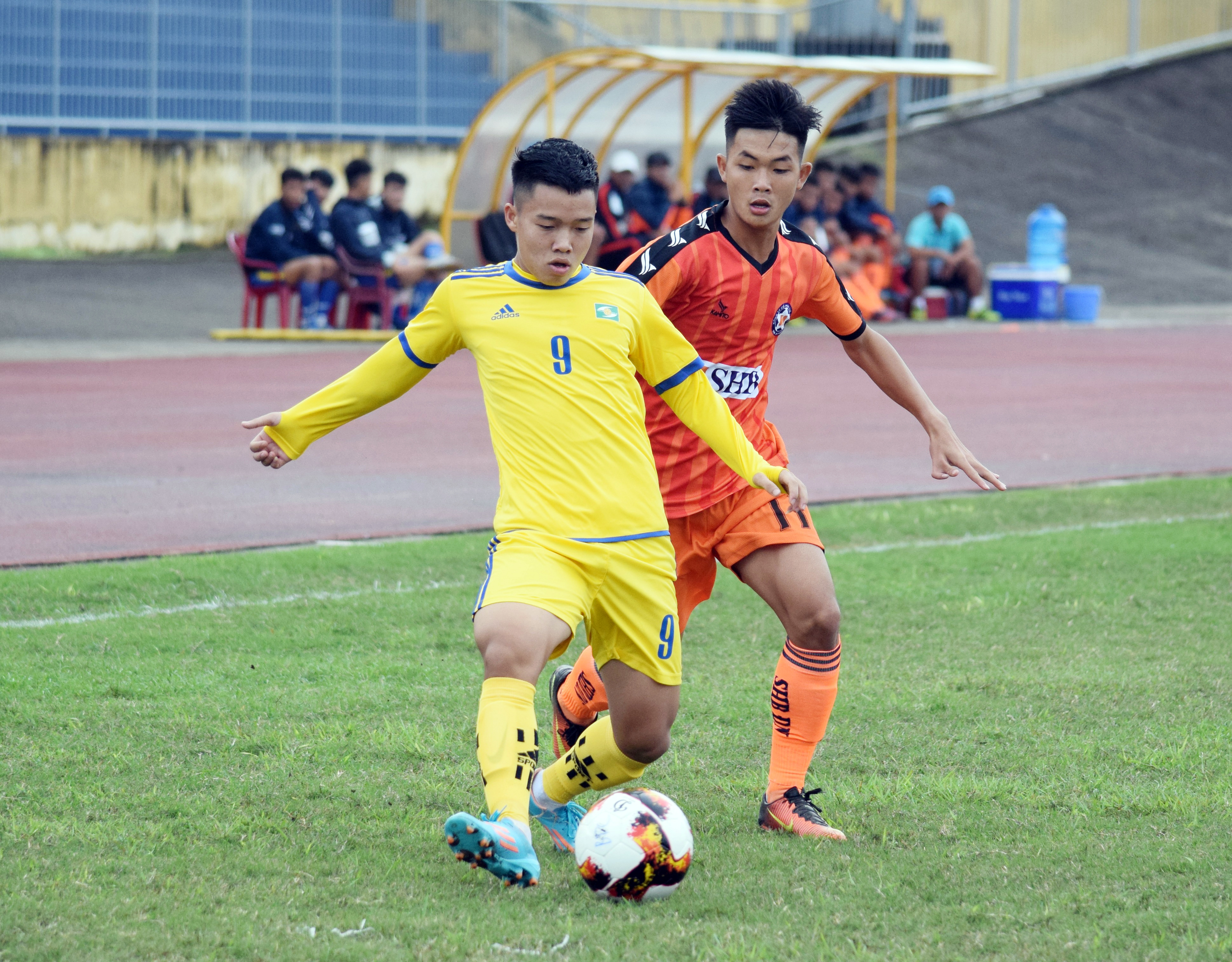 U19 SLNA để thua U19 SHB Đà Nẵng 0-1.