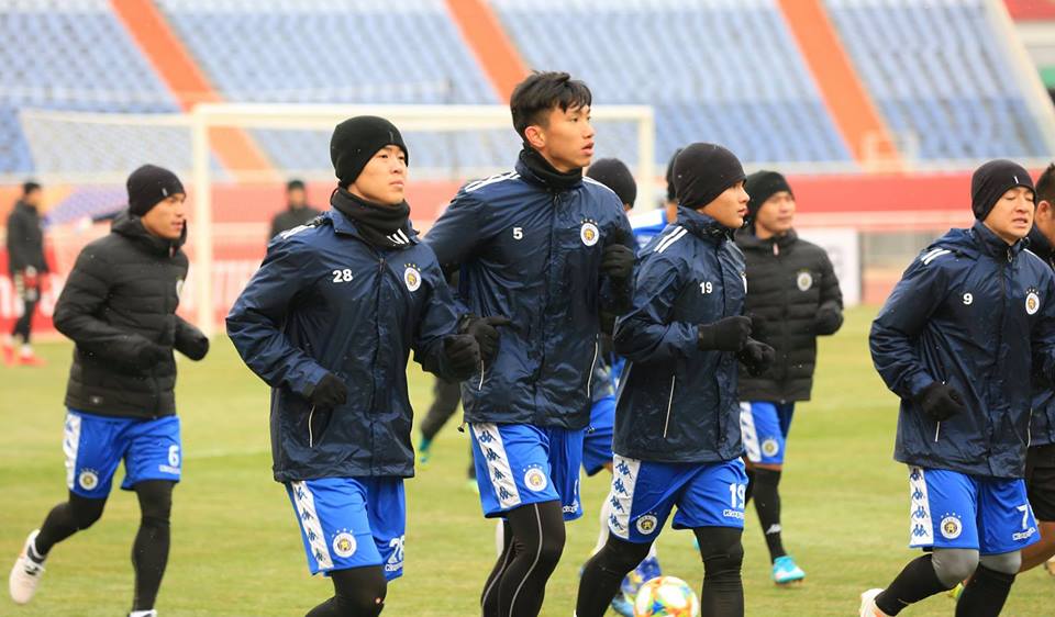 Nhiệt độ quá lạnh tại Trung Quốc là bất lợi lớn với Hà Nội FC.