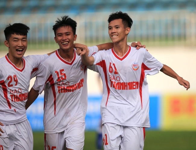 U19 HAGL gặp nhiều khó khăn trước U19 An Giang. Ảnh: Minh Trần.