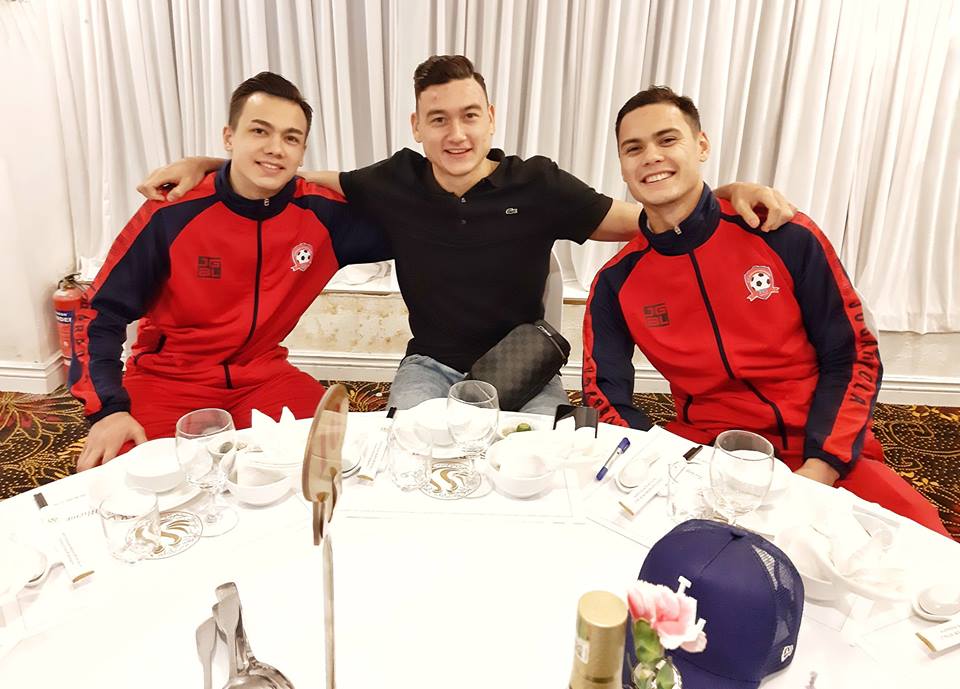 Văn Lâm về thăm đồng đội ở Hải Phòng FC.