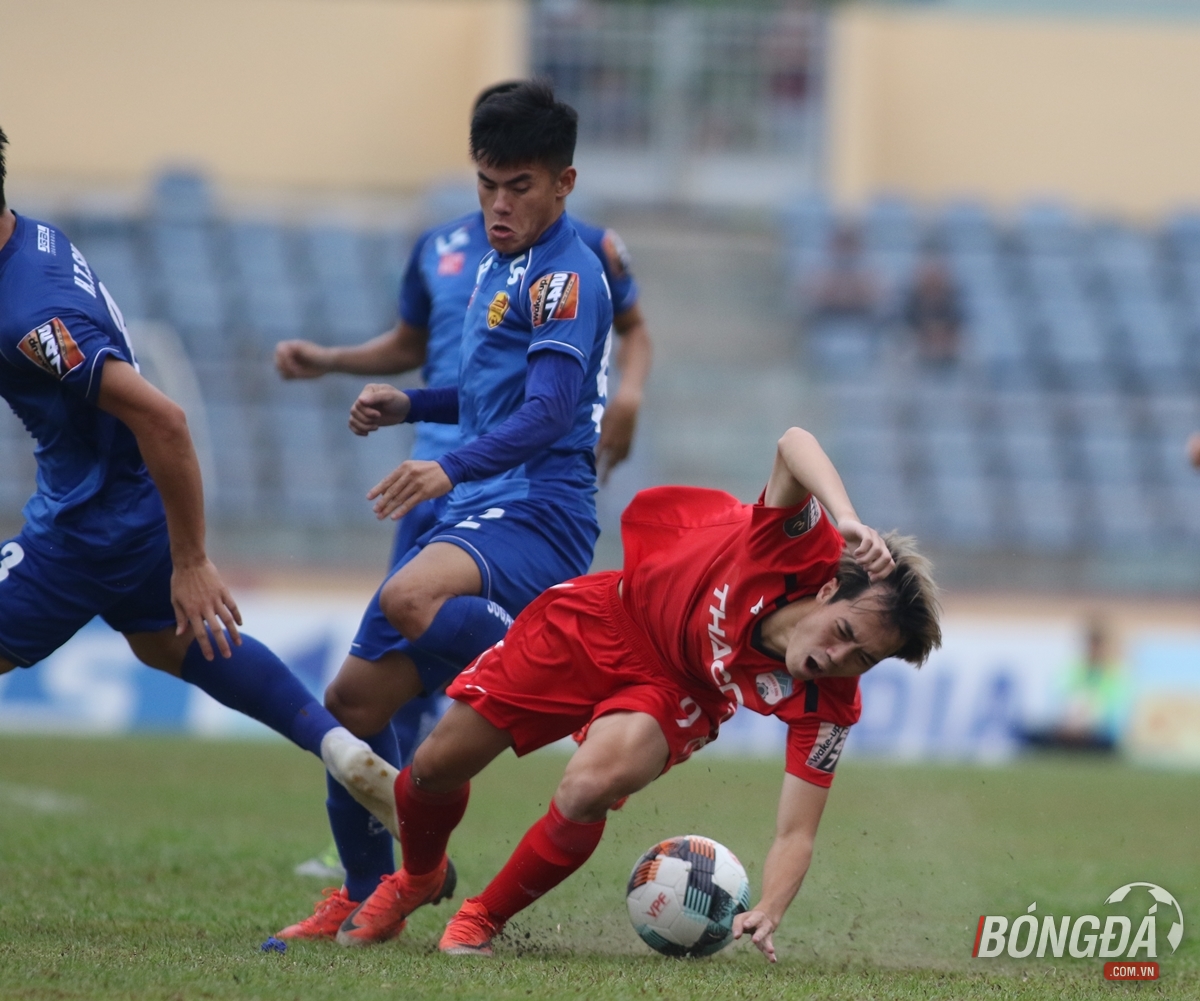 Như thường lệ, Văn Toàn vẫn là gương mặt được người hâm mộ phố Núi đặt nhiều kỳ vọng trện hàng công HAGL.