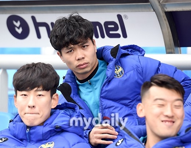 Ảnh bài viết Điểm tin bóng đá Việt Nam sáng 1/05: Chuyên gia K-League lý giải vì sao Công Phượng dự bị