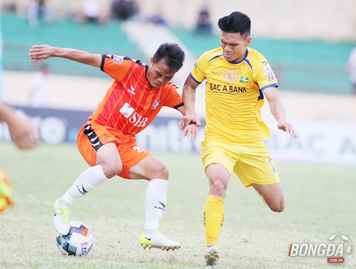 Ảnh bài viết HLV Lê Huỳnh Đức nói điều thật lòng về mặt sân Vinh