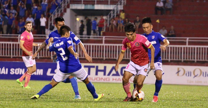 Than Quảng Ninh bị chia điểm sau hai lần vươn lên dẫn trước.